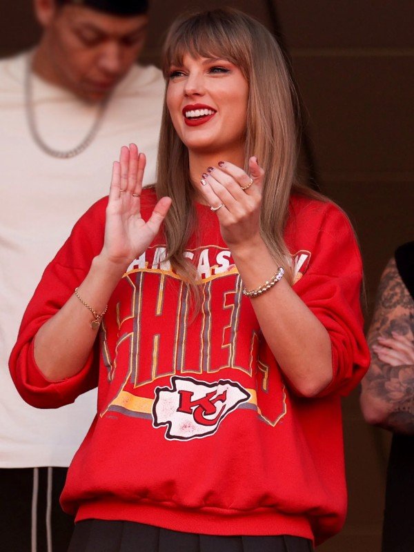 Taylor Swift Chargers vs. Chiefs Sweatshirt Taylor Swift Chargers vs. Chiefs NFL Sweatshirt
